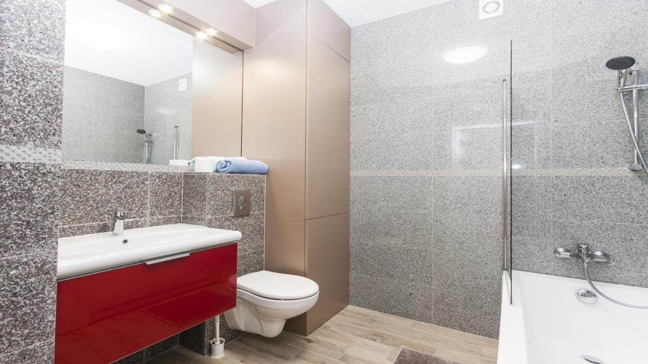 Lesna Dreams Apartament โปเบียโรโว ภายนอก รูปภาพ