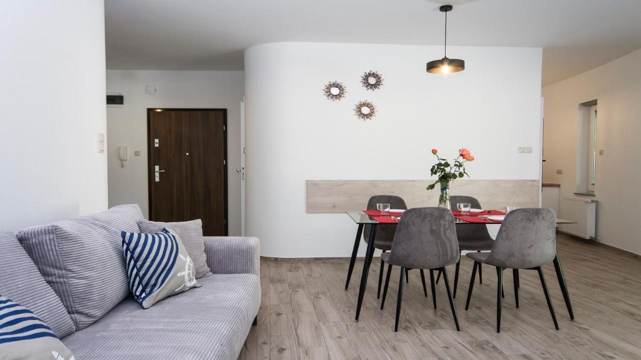 Lesna Dreams Apartament โปเบียโรโว ภายนอก รูปภาพ
